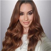 Me defino como una persona con don de gentes, simpática y muchas ganas de enseñar mis conocimientos, me gustaría dar clases a niños pequeños o jovenés que quieran empezar a aprender inglés.